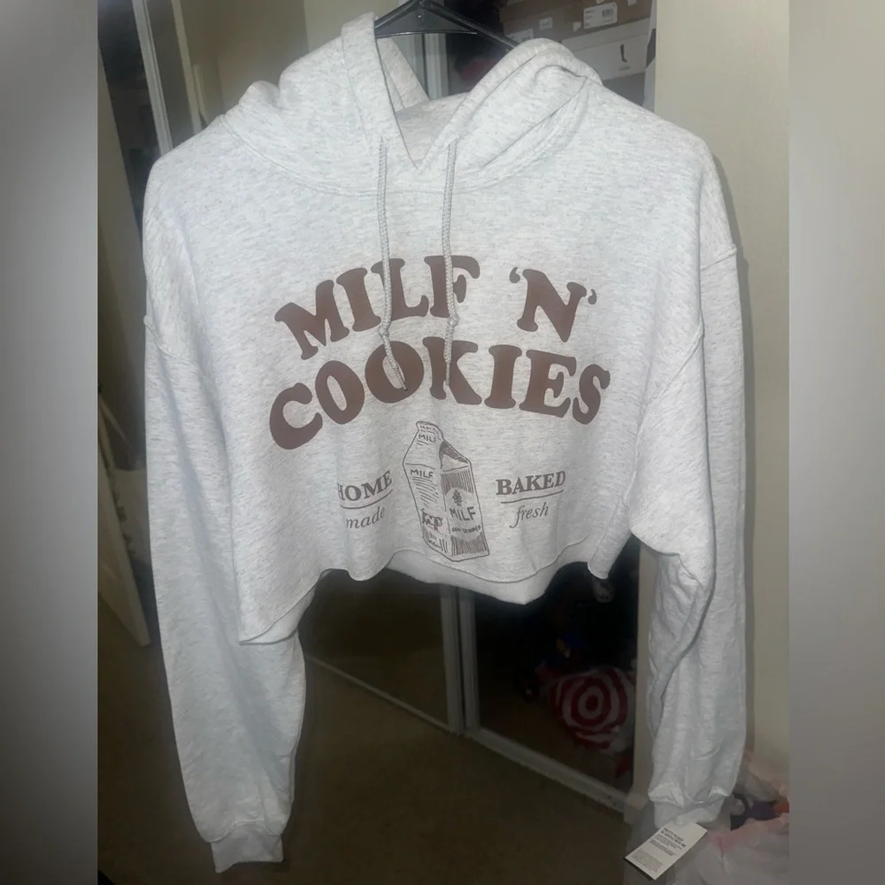 CROPPED HOODIE FOR MAMA - Picture 1 of 1